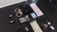Airsoft Gun Milik Pelaku Beserta Barang Bukti Lainya Yang Diamankan Polisi