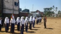 Tanamkan Disiplin Sejak Dini, Babinsa Karangbesuki Beri Pembinaan kepada Siswa SMP Islam Sabillurosyad Tanamkan Disiplin Sejak Dini, Babinsa Karangbesuki Beri Pembinaan kepada Siswa SMP Islam Sabillurosyad
