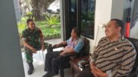 Bangun Komunikasi dengan Warga, Babinsa Kiduldalem Perkuat Kedekatan di Wilayah Binaan