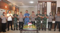 Polres Malang Beri Kejutan Tumpeng ke Lanud Abd Saleh