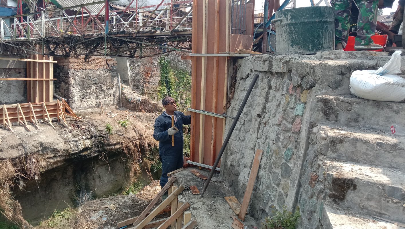 Tiang Pondasi Mulai Dicor, Jembatan Garuda Oro-Oro Dowo Dikebut