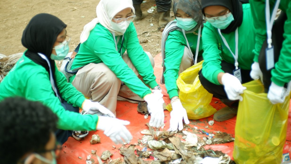 UB Dorong Ekonomi Sirkular Lewat Pengolahan Sampah di Kawasan Hutan