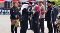 30 Tahun Berjuang untuk Ekonomi Rakyat, Dr Sri Untari Bisowarno Raih Lencana Emas Jer Basuki Mawa Beya