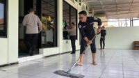 Polresta Malang Bersihkan Masjid Sambut HUT Humas Polresta Malang Bersihkan Masjid Sambut HUT Humas