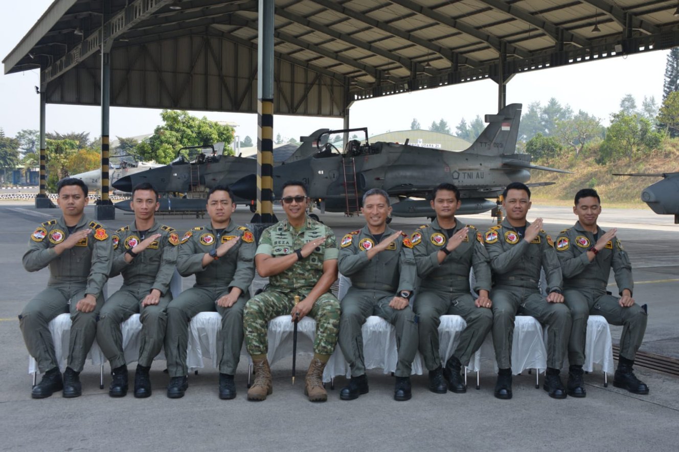Danlanud Abd Saleh Lepas Pesawat Hawk