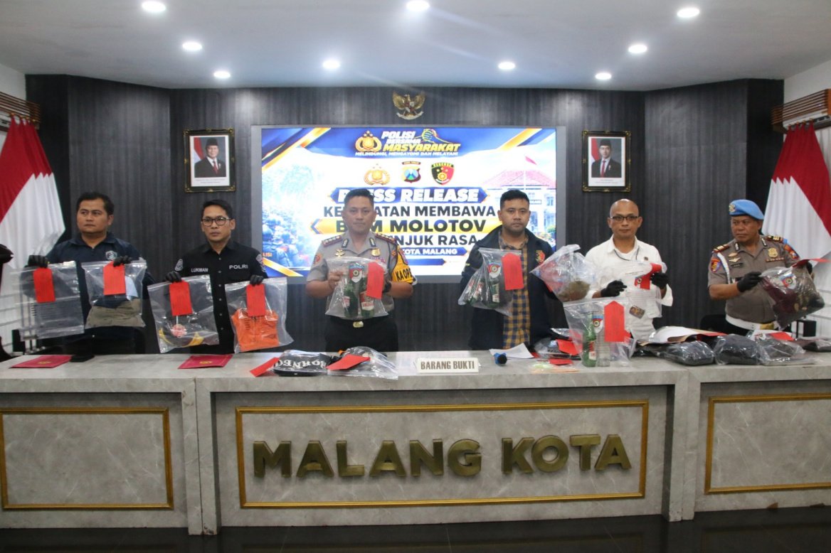 Polresta Malang Kota Sita Empat Bom Molotov
