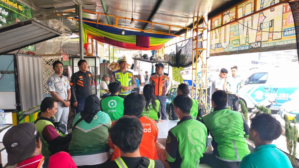 Polres Malang Edukasi Ojol dan Sopir Angkutan