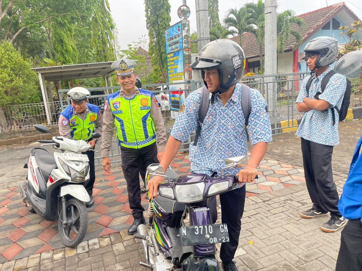 Polres Malang Edukasi Pelajar Tertib Berlalu Lintas